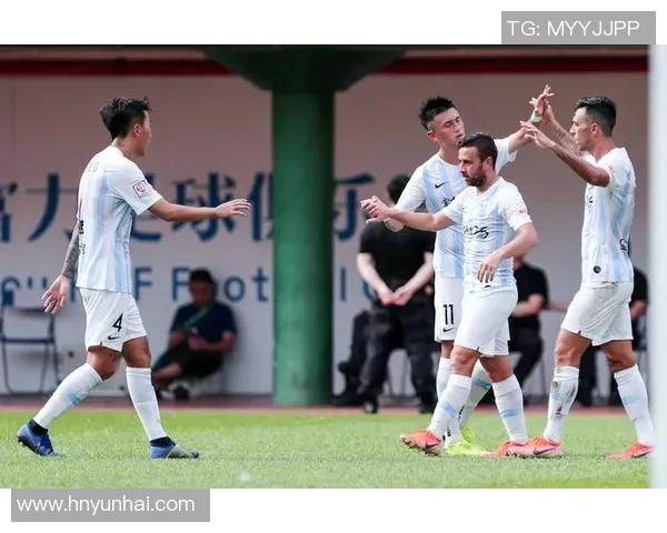 重庆与富力激战四五大战赛场上演精彩绝伦的进球对决 重庆与富力激战四五大战赛场上演精彩绝伦的进球对决